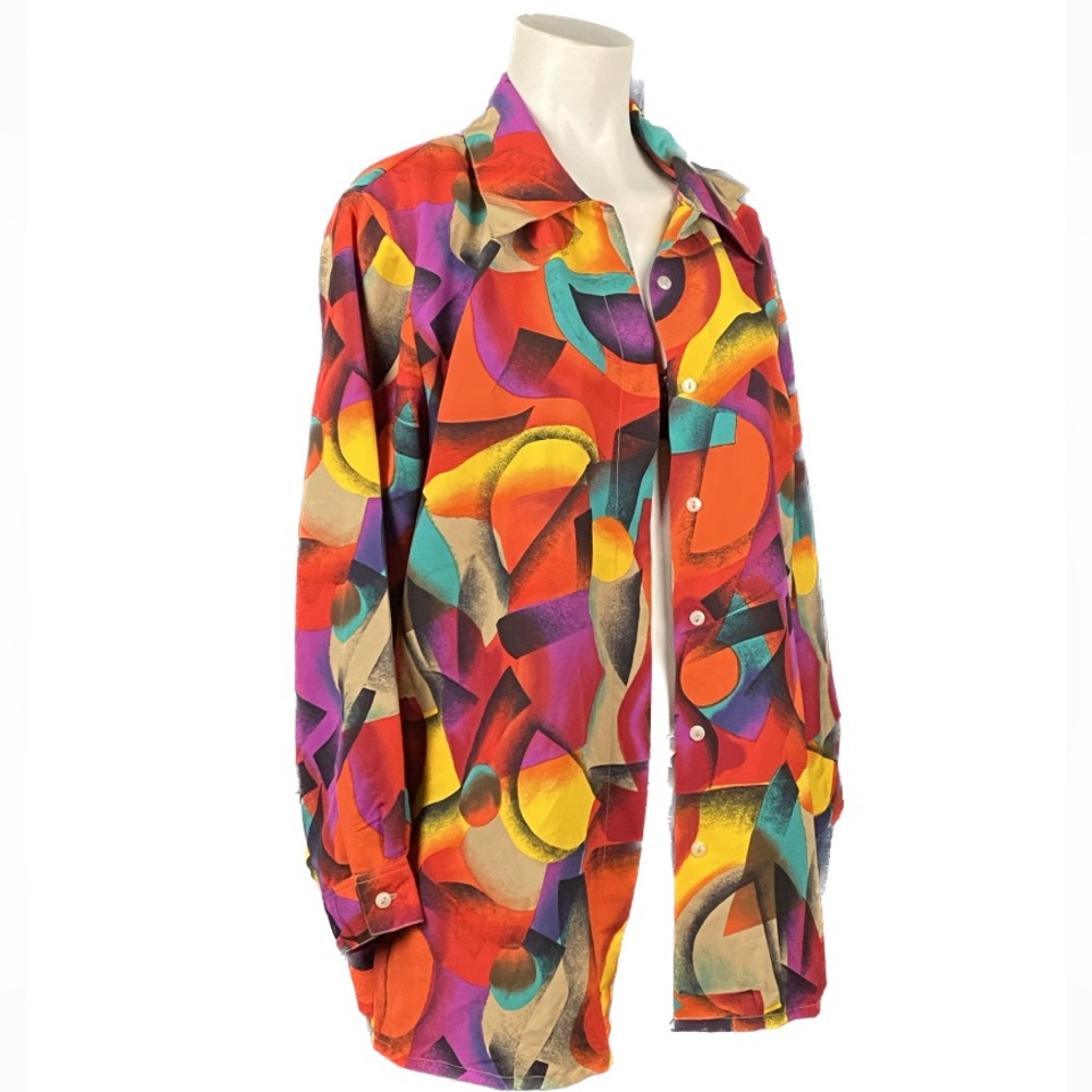Abstract Lightweight LongSleeve Button-up Blouse Sz Large. Perfect for spring